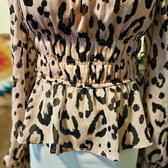 Mi Ami Pink Leopard Blouse - Picture 7 of 7